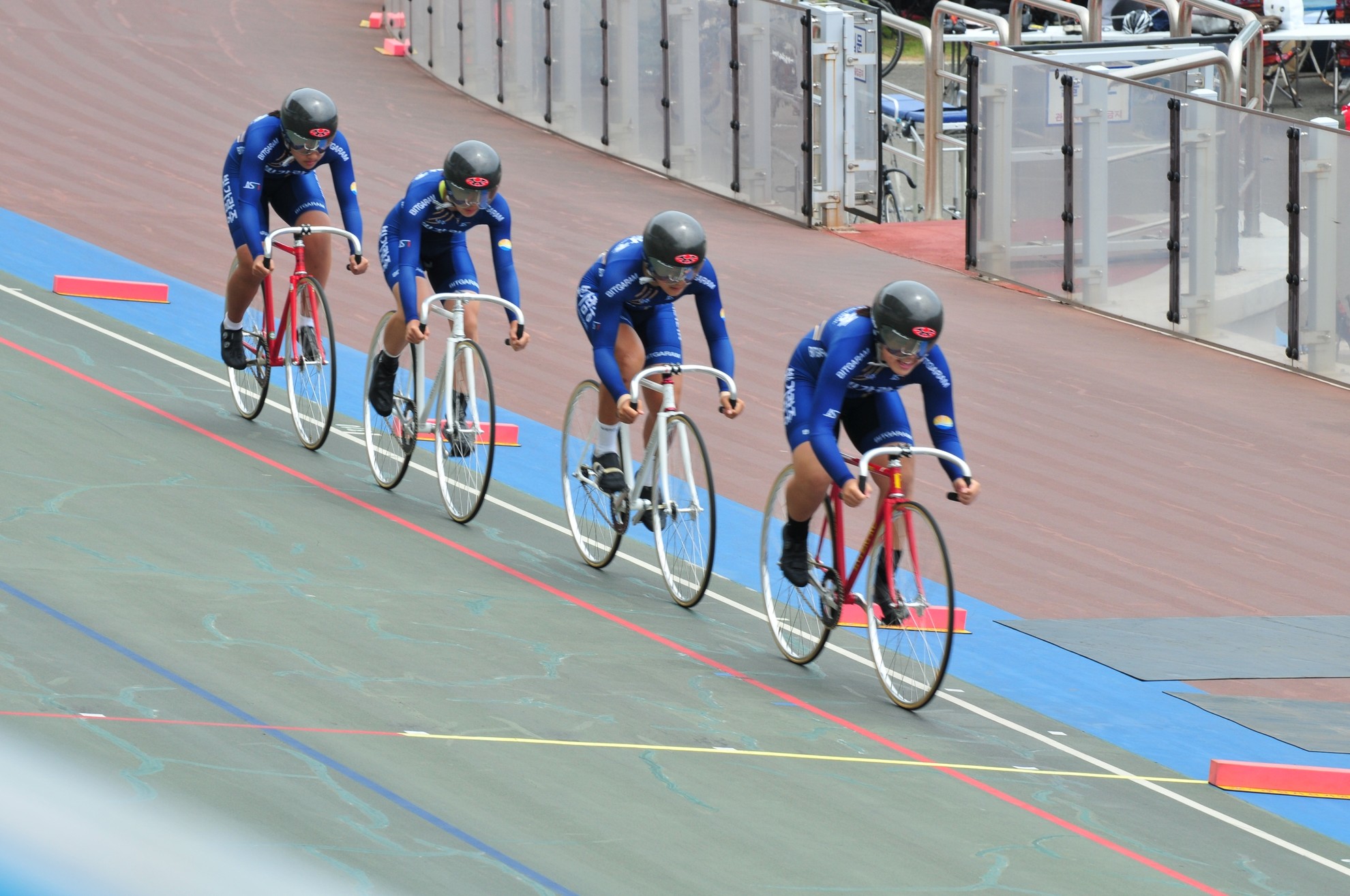 2020 KBS 양양 전국사이클선수권대회에서 빛가람중 자전거부의 힘찬 질주