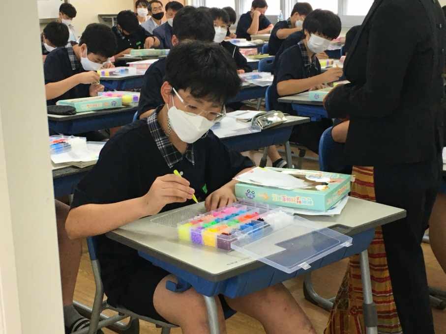 마스크를 쓰고 수업을 듣는 학생들(사진 ⓒ전남교육청)