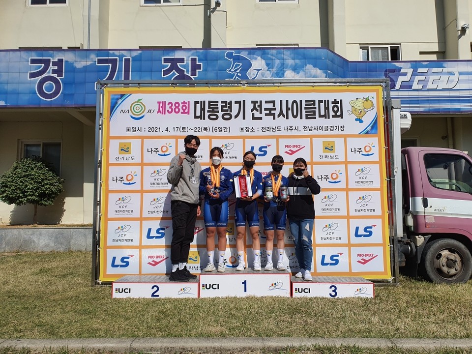 빛가람중 사이클팀은 제 38회 대통령기 전국사이클선수권대회에서 금 1개, 은 3개 를 획득하여 종합준우승을 달성했다.