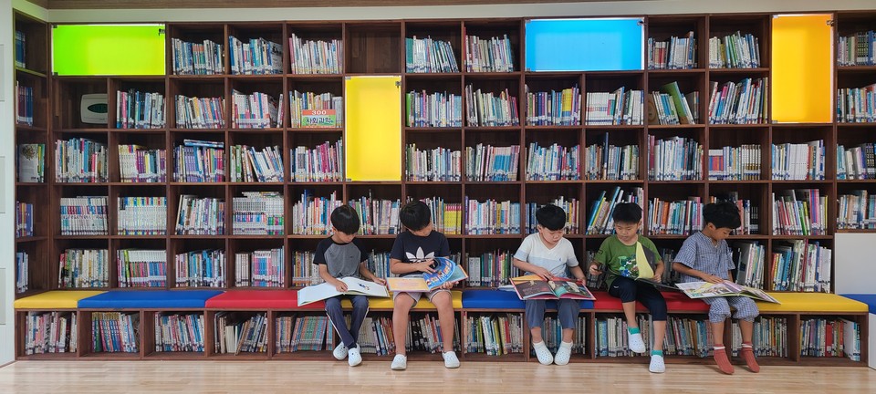 [천태초] 하늘별나르샤 도서관을 이용하는 아이들
