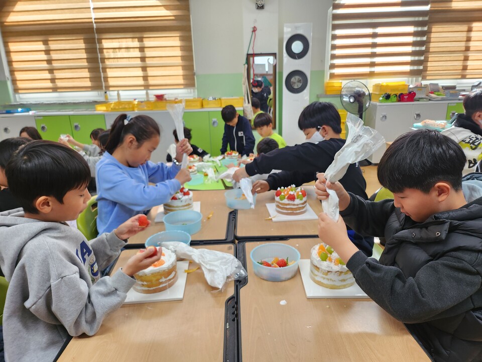 옥과초 전교생, 손으로 만든 달콤한 감사로 한 해를 마무리 - 교육 뉴스 | 코리아NEWS