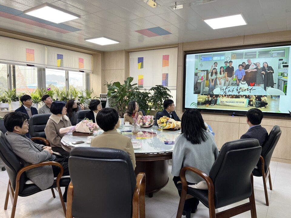광양교육 지원청, 30~40년 헌신한 퇴직교원에 송공패 수여