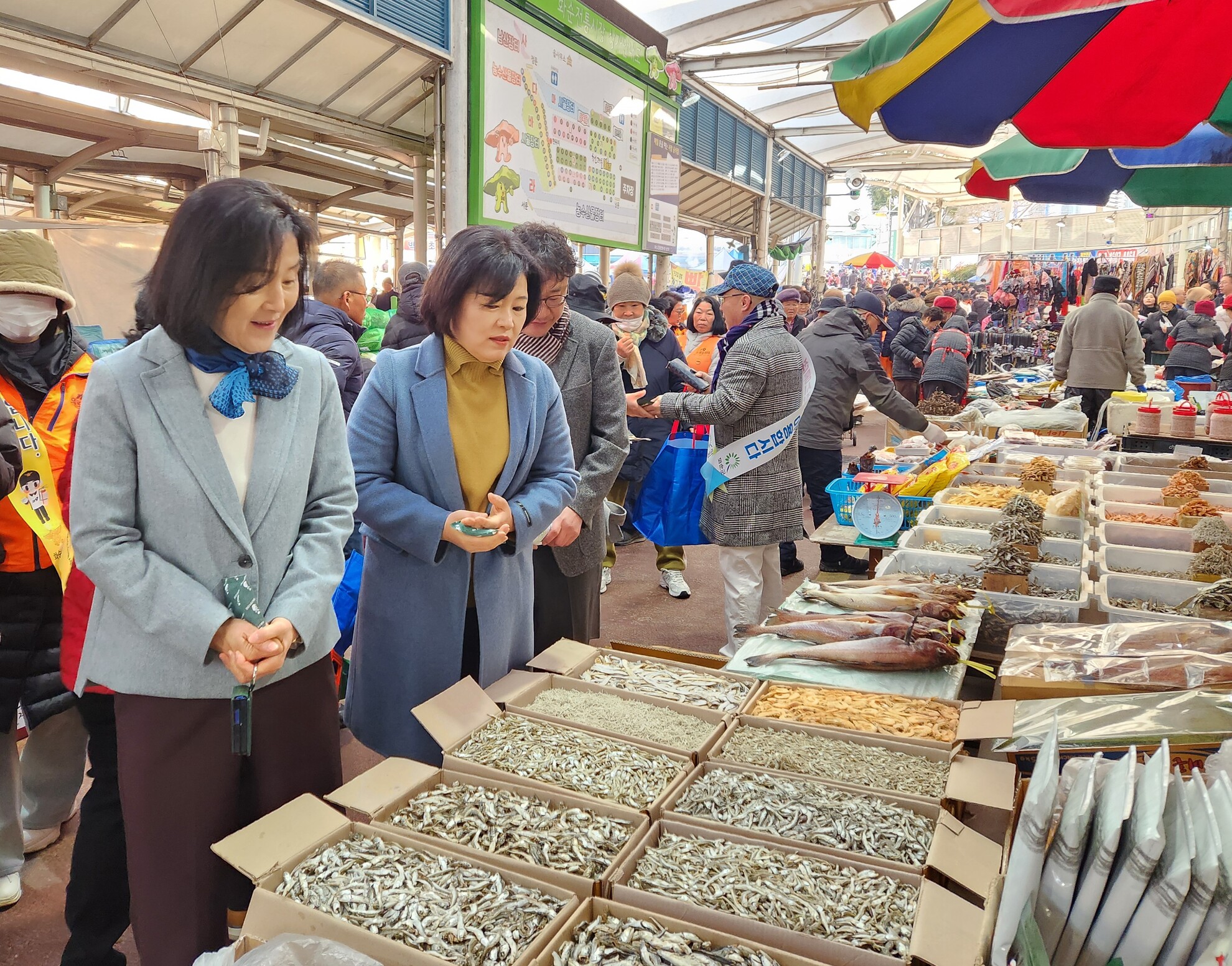 화순교육지원청, 설 명절 앞두고 전통시장서 ‘장보기’로 지역경제 응원