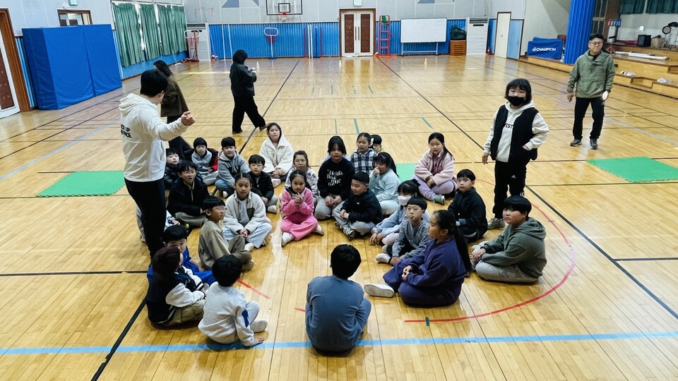 학교 벽 허문 소규모 학교 연합, 첫 발걸음에 ‘꽃’ 피우다 - 교육 | 코리아NEWS