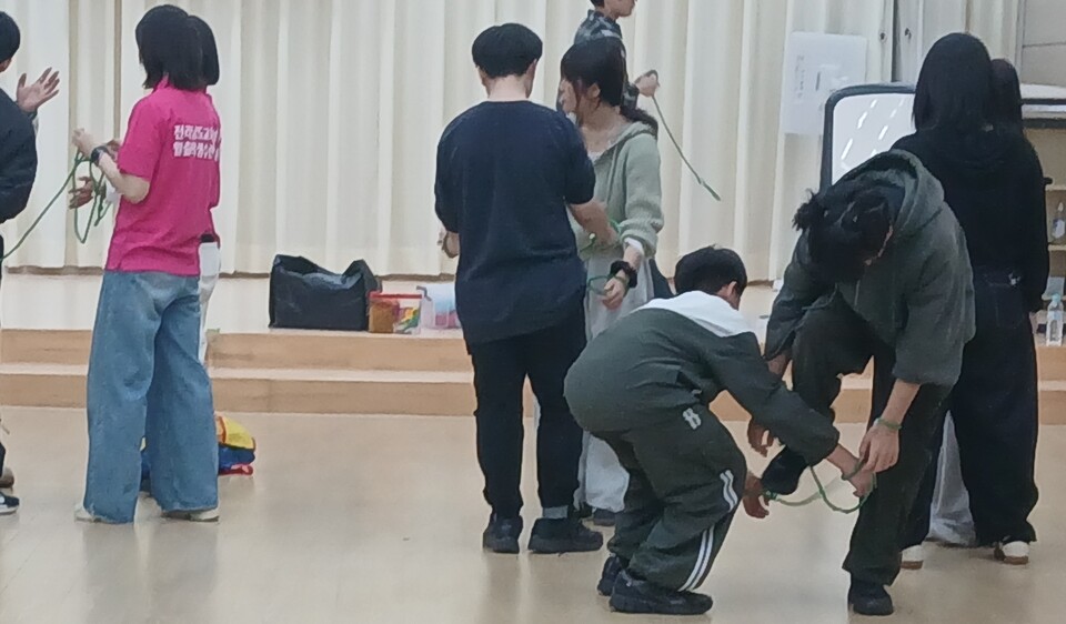 고흥 중학교 전교생 7명… 2년 만에 재회한 아이들과 안타까운 작별 - 교육 | 코리아NEWS