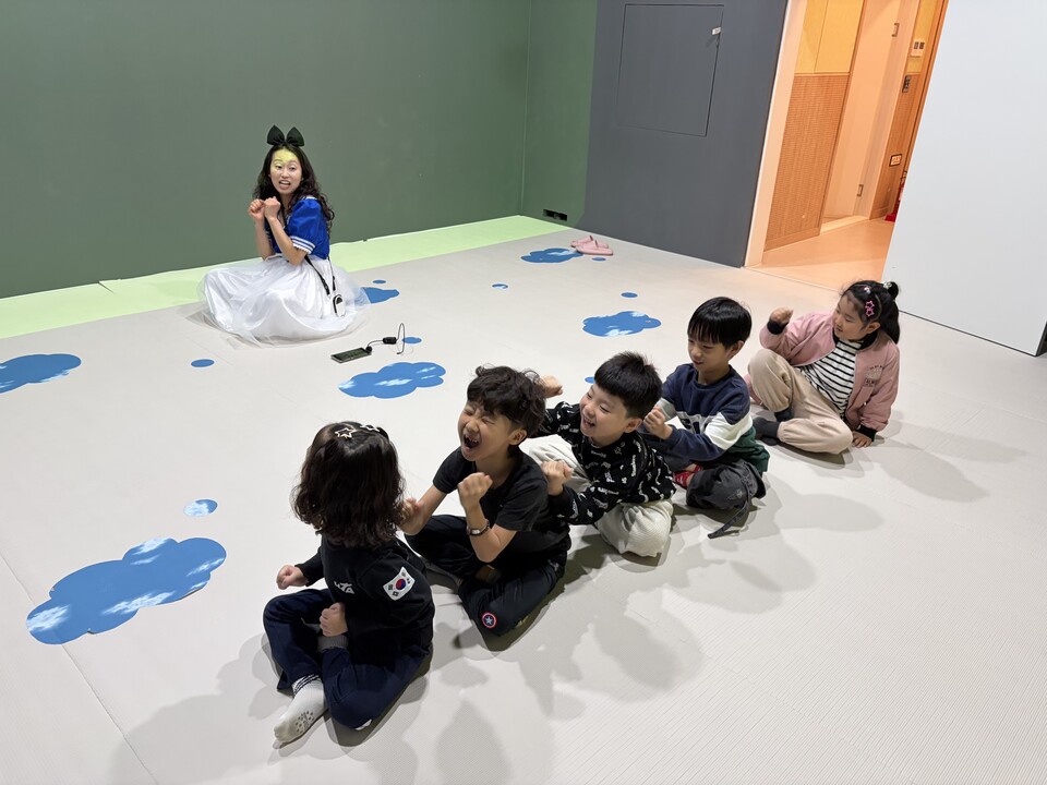 입면초, VR로 동화 속으로! ‘폴짝폴짝 실감형 동화체험’ 진행 - 교육 | 코리아NEWS