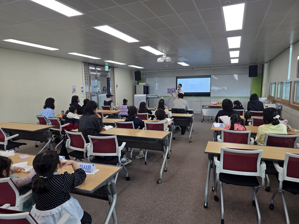 그림책 작가와 함께 떠나는 4월의 특별한 기억 여행 - 교육 | 코리아NEWS