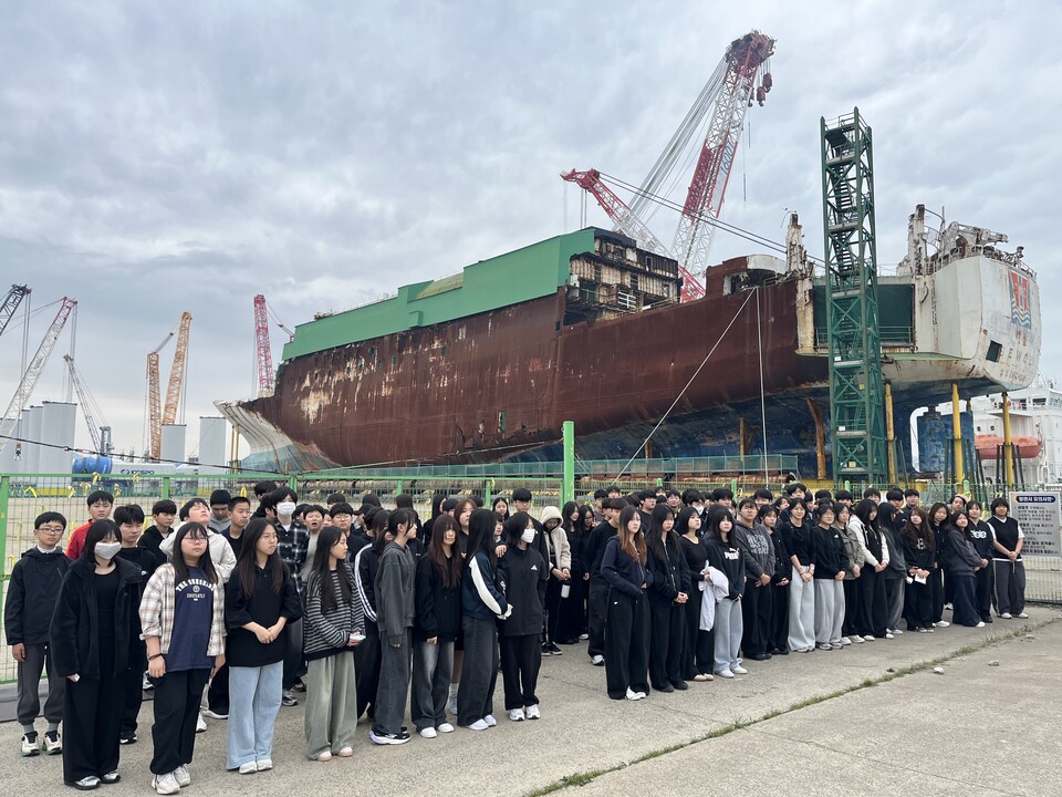 청람중, 세월호 참사 12주기 추모…노란 리본으로 '생명' 약속 - 교육 | 코리아NEWS