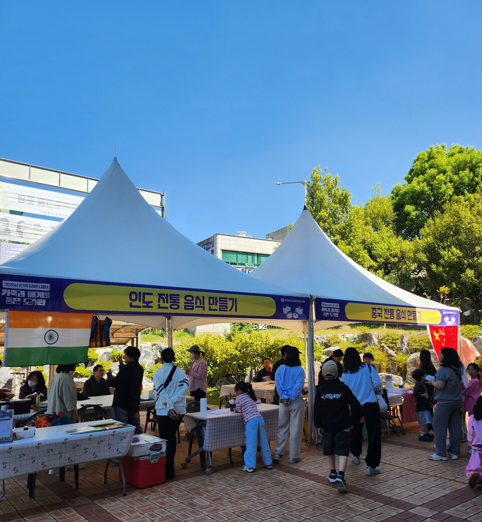 세계 문화·가족 공연 어우러진 광양도서관 ‘온가족 나들이’ 성료 - 문화 | 코리아NEWS