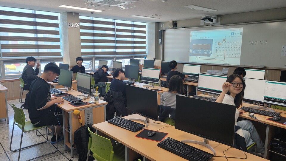 순천영재교육원, 미래 핵심 역량 키우는 AI·SW 동아리 운영
