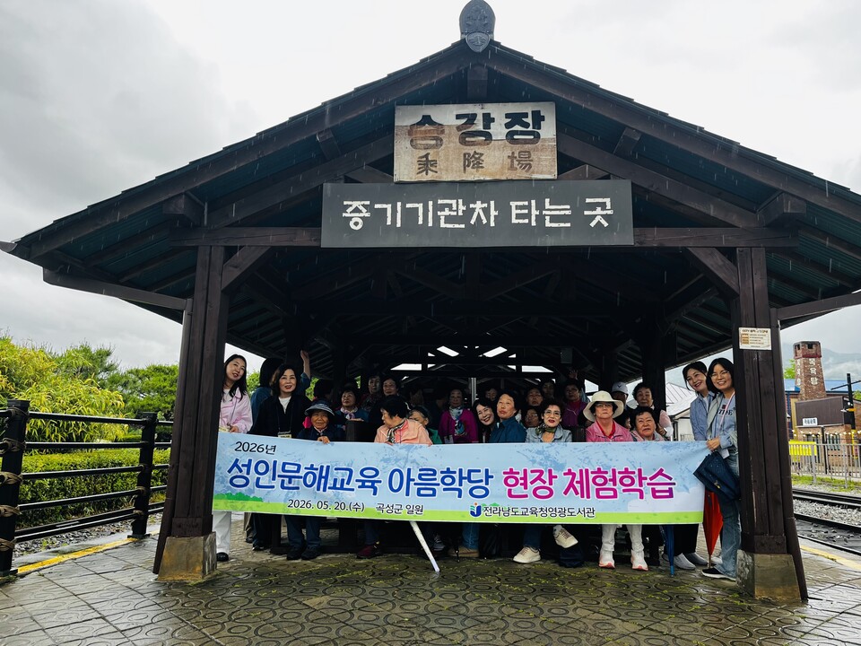 비에 젖은 곡성 장미보다 더 환한 어르신들의 미소 - 복지 | 코리아NEWS