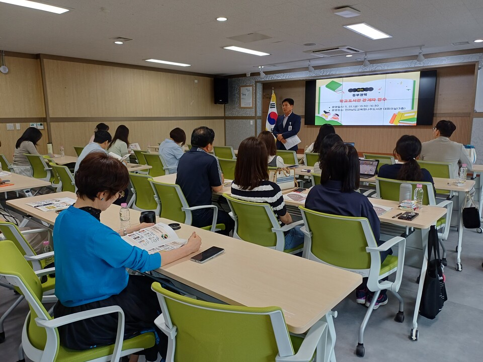 나주도서관, 학교도서관 관계자 대상 ‘챗GPT 활용’ 연수 운영 - 교육 | 코리아NEWS