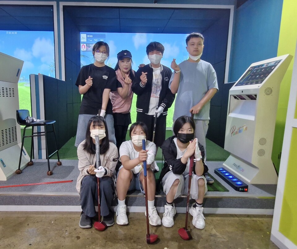 진상중, 파크골프로 배운 '교실 밖 진로여행' 학생들의 눈이 반짝