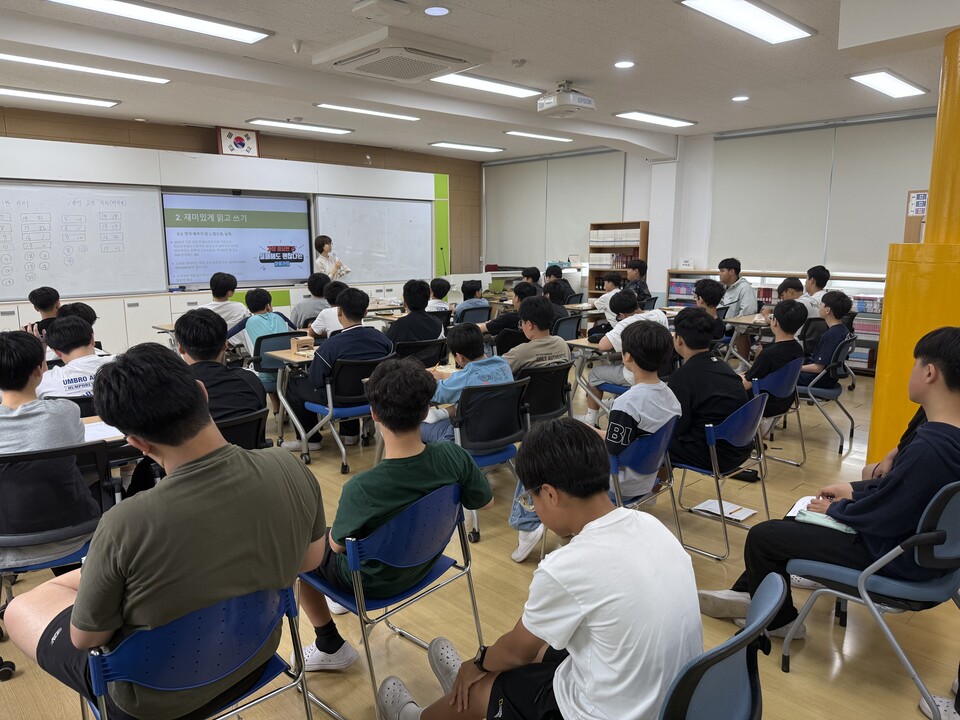 영암도서관, ‘리와인드 베이커리’ 범유진 작가와 만남 개최