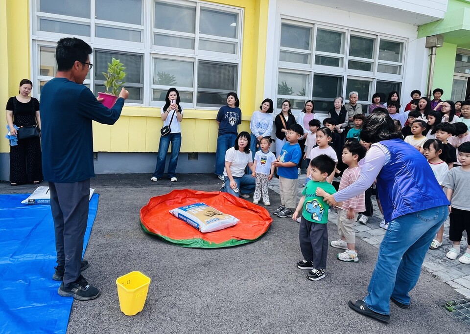 가정의 달 맞아 '수국 꽃 활짝', 압해초 가족 화합 잔칫날