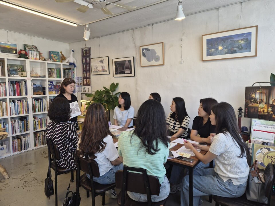 매안초, 학부모·사서교사가 함께하는 독서인문동아리 ‘원포인트업 #2’ 첫걸음