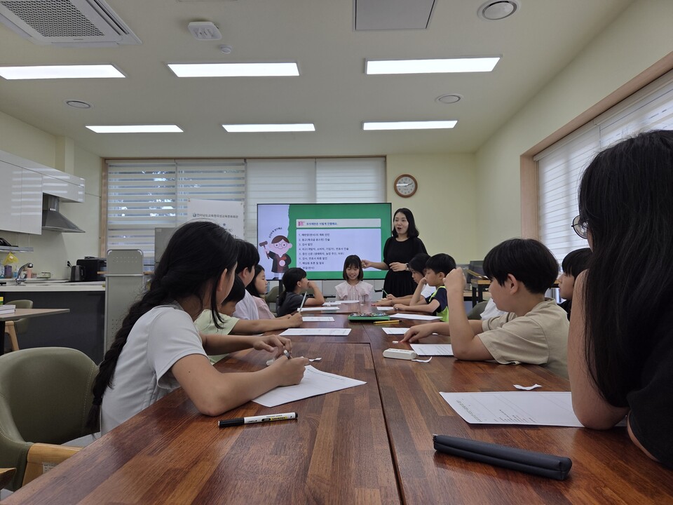 곡성, '움트리 독서교실'로 AI와 독서 만남 선물