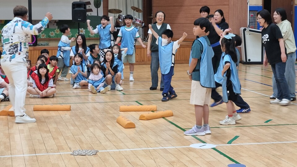 가족과 함께 학교 밤을 새워요, 안양초 ‘별밤가족캠프’ - 교육 | 코리아NEWS