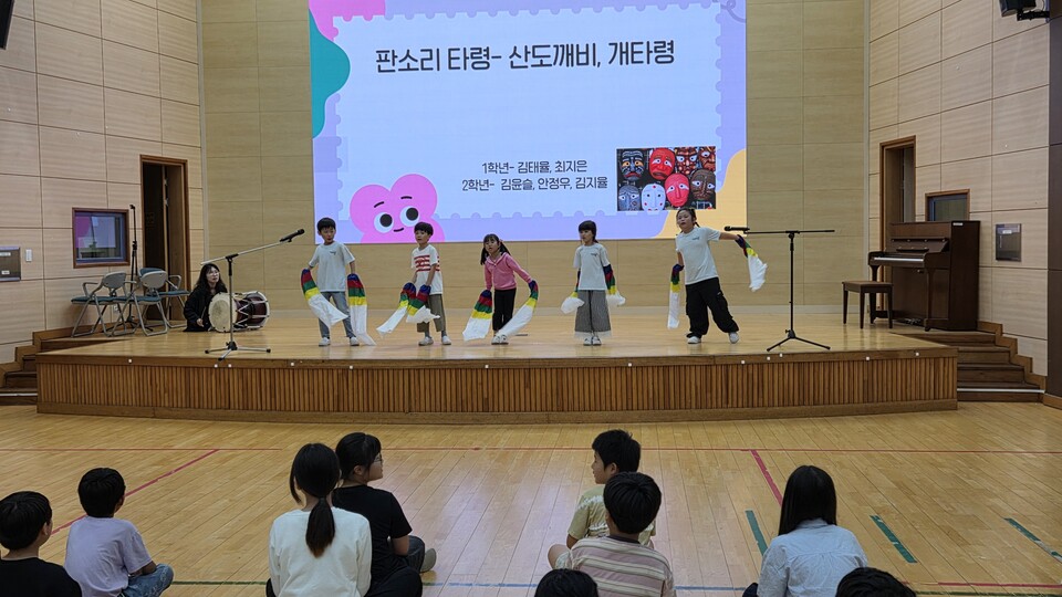 학생회가 직접 기획한 장평초 '꿈끼장기자랑' 열려 - 교육 | 코리아NEWS