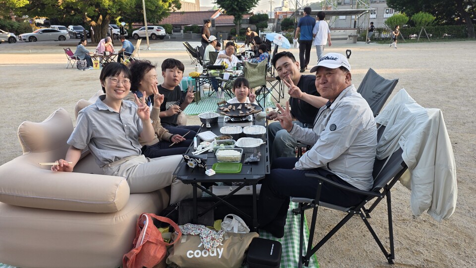 가족과 함께하는 ‘스쿨핑’…영광초, 뜻깊은 소통의 밤 - 교육 | 코리아NEWS