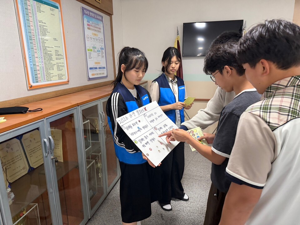 우수영중학교, 마술·샌드아트로 학생들 눈높이 맞춘 금연 교육 실시 - 교육 | 코리아NEWS
