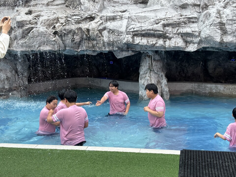 물놀이·수상체험으로 배우는 협동과 배려, 장성황룡중 수련활동 출발! - 교육 | 코리아NEWS