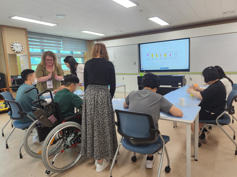 캐나다 대학생과 함께 꿈꾸는 글로컬 수업, 장애학생 눈에 세상이 담기다 - 교육 | 코리아NEWS