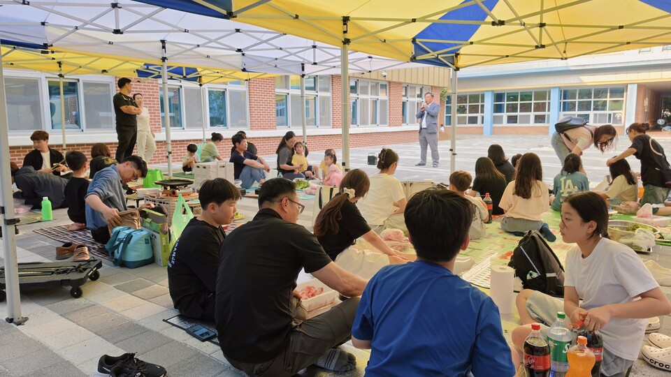 강진 계산초, ‘삼겹살 파티’로 교육공동체 하나 되는 따뜻한 풍경 - 교육 | 코리아NEWS