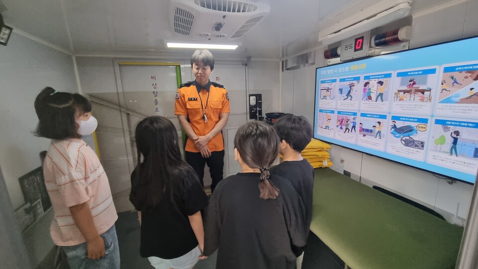 담양동초, 이동안전체험차량으로 ‘재난 대처법’ 체험해 - 안전 | 코리아NEWS