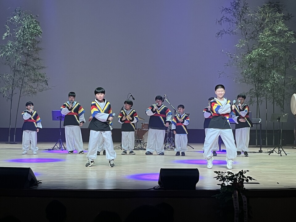 작은 학교의 큰 열정! 남양초, K-흥 페스티벌 무대 수놓아 - 문화 | 코리아NEWS