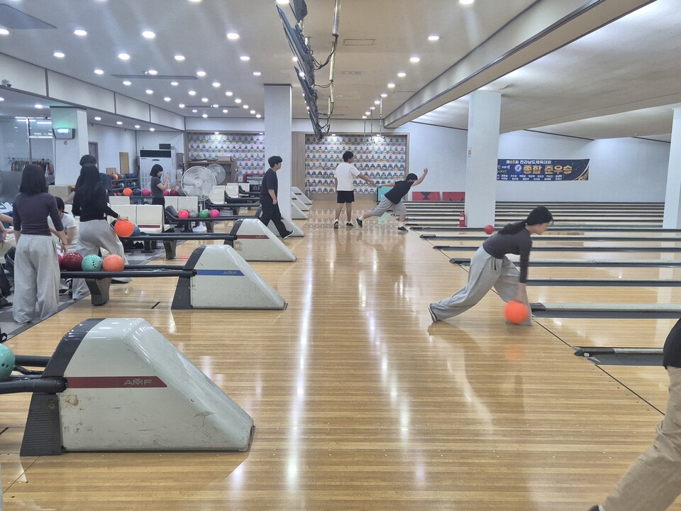 볼링 핀 넘어 우정까지! 작은 학교들의 특별한 만남 - 교육 | 코리아NEWS