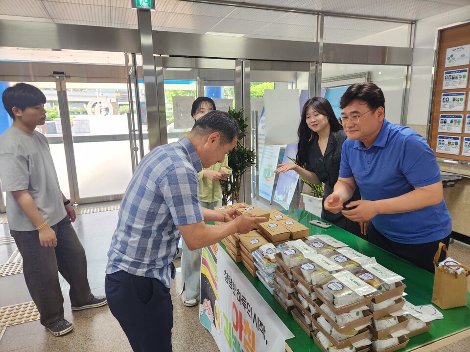 고흥교육지원청, 청렴문화 확산 위한 ‘아침 김밥데이’ 진행 - 교육 | 코리아NEWS