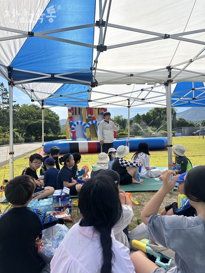 학생회가 주도한 물놀이, 두 학교 학생들 '하나되기' - 교육 | 코리아NEWS