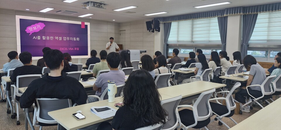 장흥교육청, 신규 직원 대상 ‘업무 자동화’ AI 연수 실시 - 행정 | 코리아NEWS
