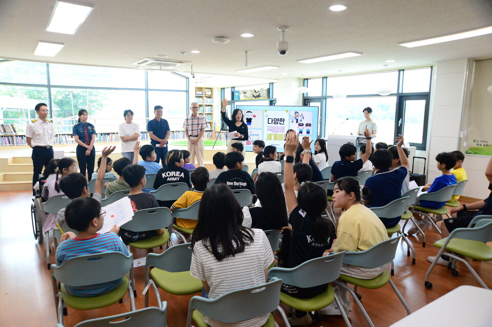 질문하며 배우는 진로 교육, 동화초 직업인 인터뷰 체험 - 교육 | 코리아NEWS