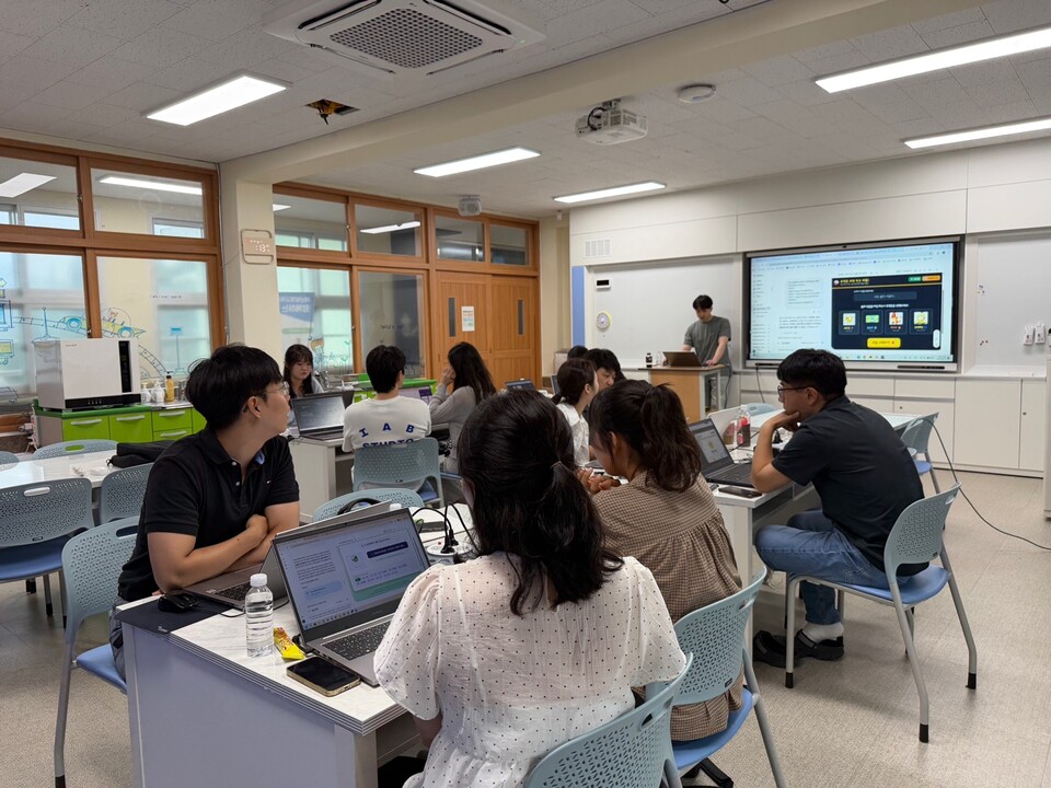 AI로 만드는 우리 반 맞춤 수업! 해남, 생성형 AI·바이브코딩 교직원 연수 - 교육 | 코리아NEWS