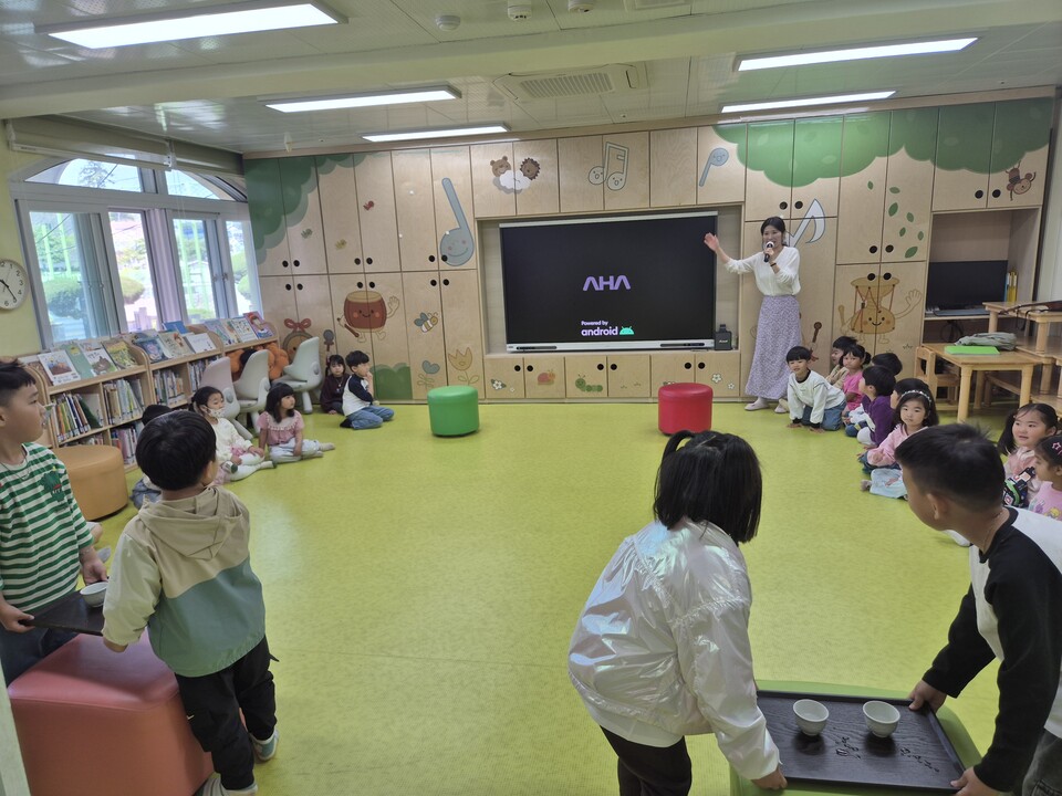 작은유치원 공동교육과정, 1학기 동안 ‘놀이·협력’ 꽃피워 - 교육 | 코리아NEWS