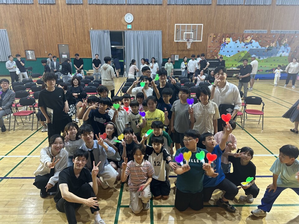 계곡초 ‘별빛캠프’ 성황리…100여 명 교육공동체 하나로 - 교육 | 코리아NEWS